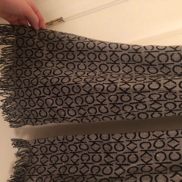 Calvin Klein Scarf - Picture 1 of 3